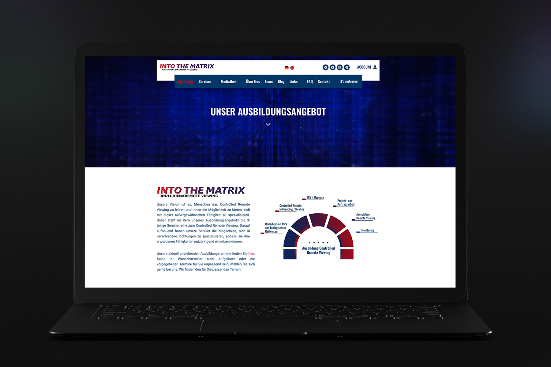 Ein Aufgeklappter, schwarzer Laptop, der das Ausbildungsangebot auf der Website von Into the Matrix anzeigt