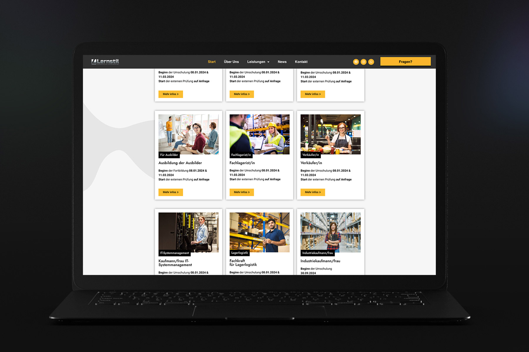 Laptop, der eine Unterseite mit diversen Berufsfeldern auf der Website der Lernstil GmbH zeigt