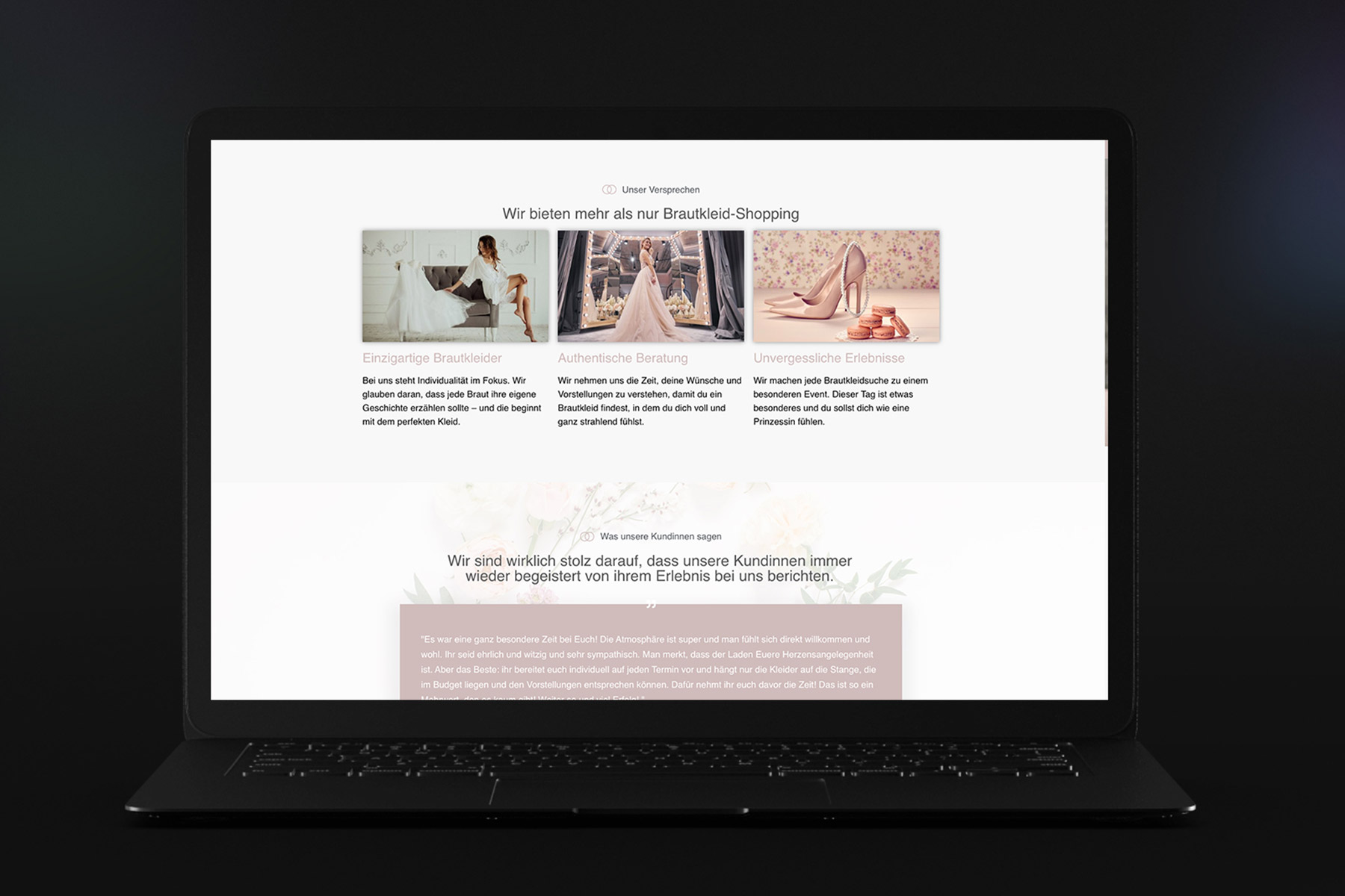 Unterseite einer Website, die Brautmoden anbietet, auf der Rezensionen und drei Bilder mit Hochzeitsmode angezeigt werden